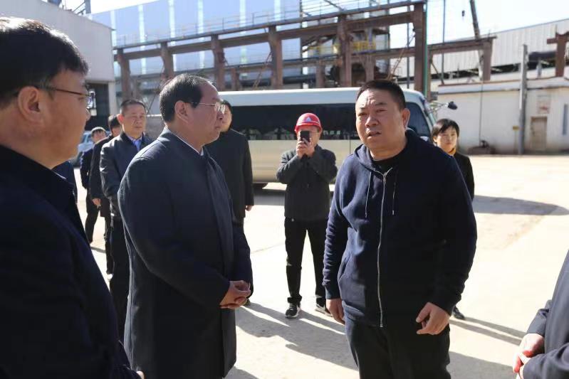 領(lǐng)導(dǎo)參觀產(chǎn)區(qū)視察.jpg